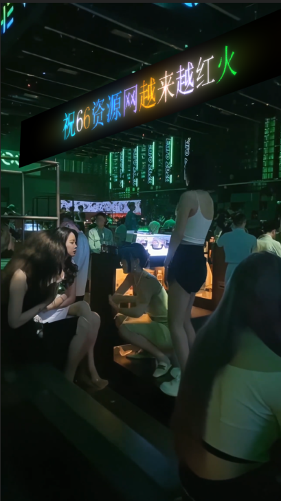 酒吧DJ超级美女
