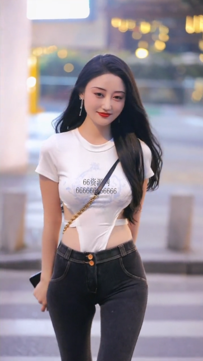 街拍美女胸前改字